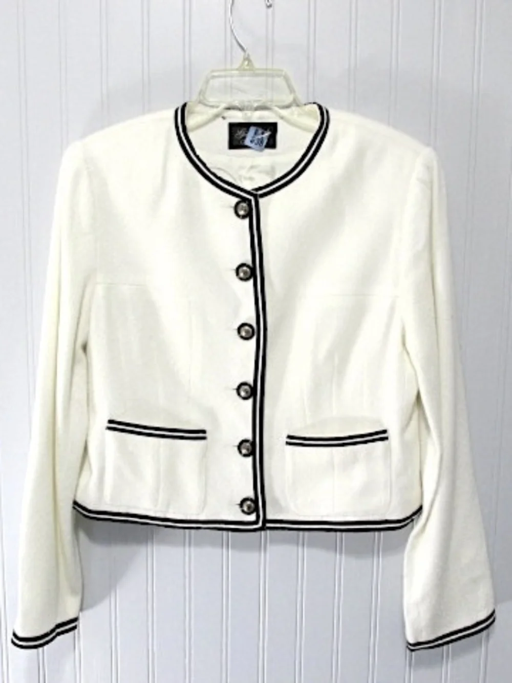 Giancarlo Ferrari Ivory Boucle Chanel-Style Jacket, Size 8